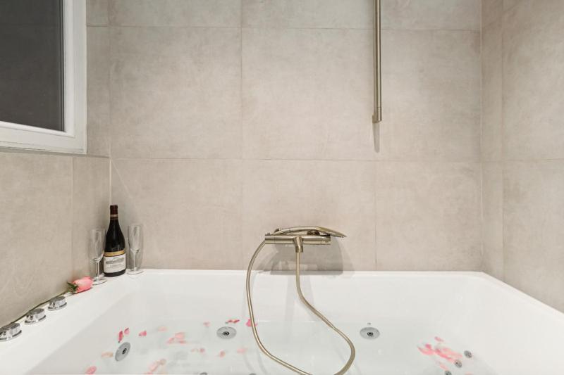 Lavie Maison Hot Tub And Ac Near Arc De Triomphe Paris Eksteriør bilde